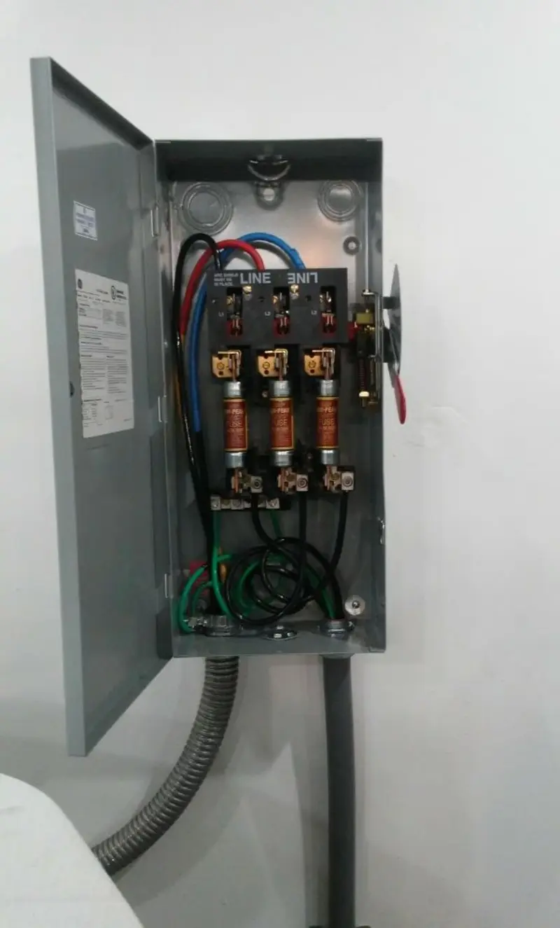 Three-phase disconnect switch installed for Smoke Detector Installation in Sapulpa